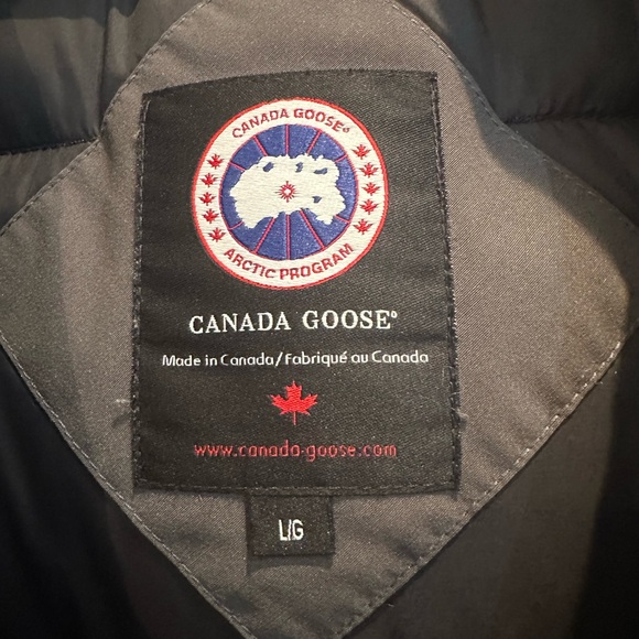 Canada Goose Winter Parka. Ladies size large. - Picture 9 of 13